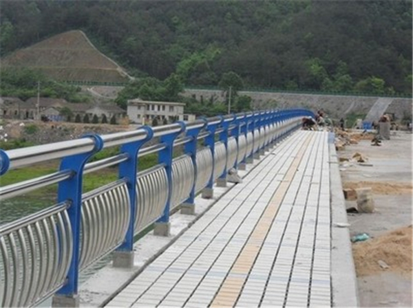 佛山不锈钢桥梁护栏是一种什么材质的护栏