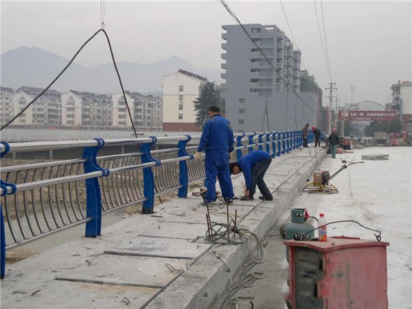 佛山不锈钢复合管护栏常见问题及解决方案